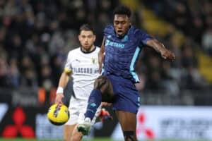 Sem treinador oficial, Famalicão assegura empate com FCP