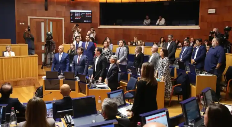 Parlamento da Madeira chumba orçamento, Albuquerque queixa-se de "irresponsabilidade"