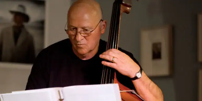 TC. Gavin Bryars revisita clássicos em concerto com “poder emocional bastante forte”