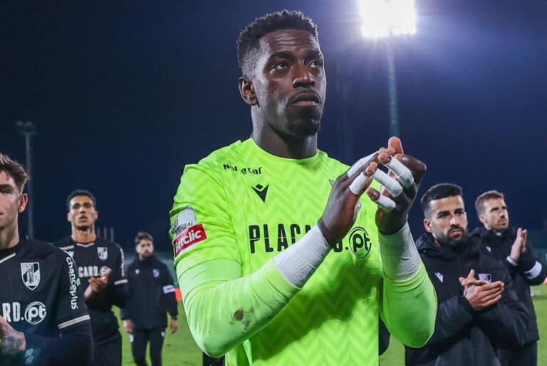 Vitória SC recupera e empata no Rio Ave com elogios do treinador