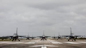 Aviões caça F-16M da Força Aérea sobrevoam Braga e Guimarães esta terça-feira