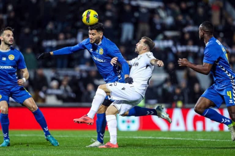 Vitória SC empata 2-2 com o Nacional