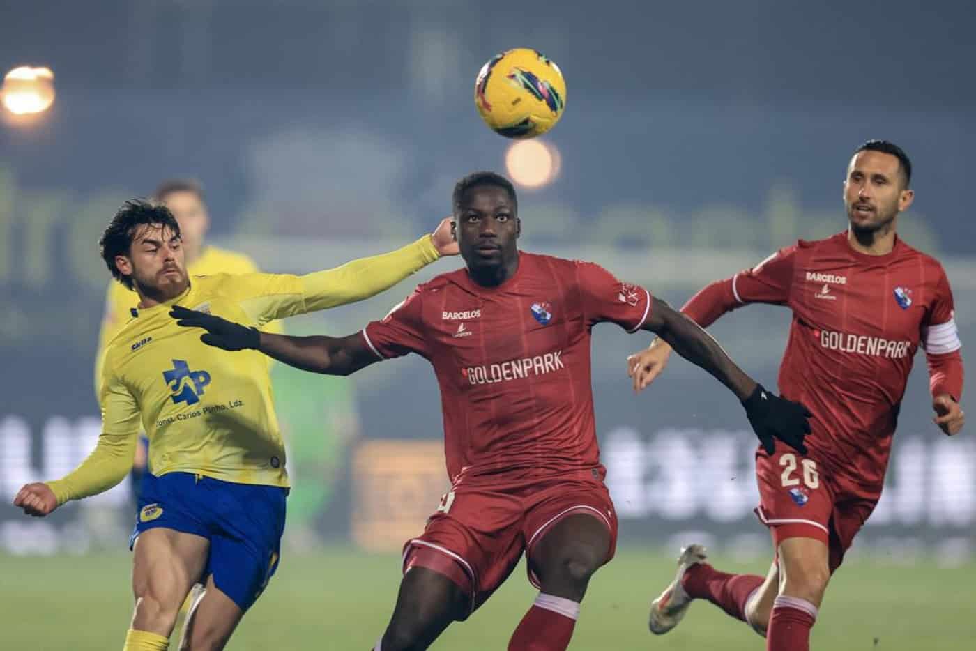 Arouca e Gil Vicente fecham 2024 com empate após interrupção por nevoeiro&nbsp;