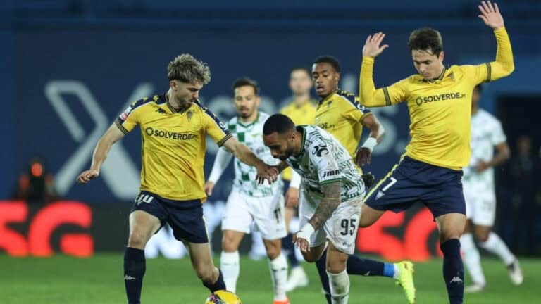 Estoril e Moreirense empatam a duas bolas