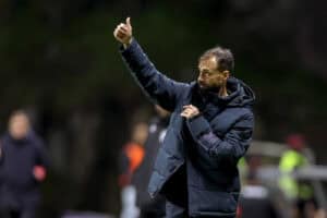 Treinador do Famalicão quer “impor ritmo de jogo” frente a um Santa Clara “muito sólido"