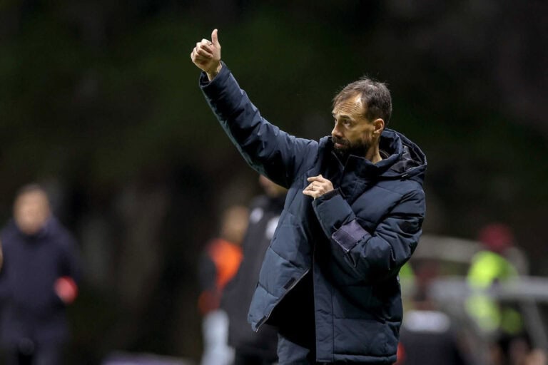 Treinador do Famalicão quer “impor ritmo de jogo” frente a um Santa Clara “muito sólido"