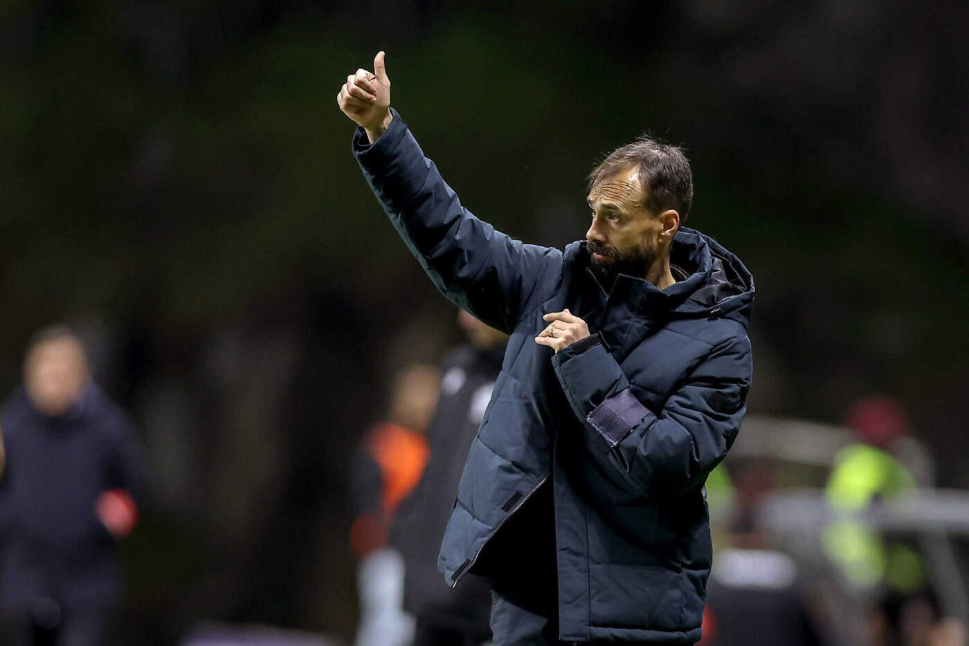 Treinador do Famalicão quer “impor ritmo de jogo” frente a um Santa Clara “muito sólido"