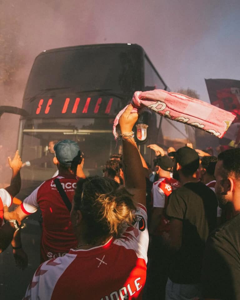 Autocarro do SCB apedrejado em Lisboa enquanto equipa descansava no hotel