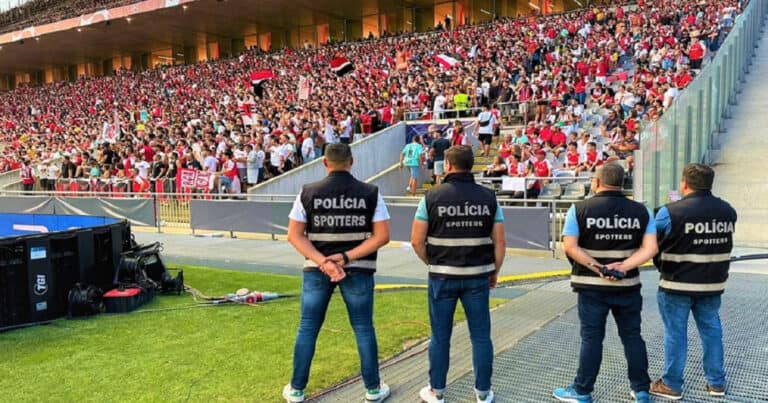 Há menos violência entre adeptos mas aumentou o uso de pirotecnia