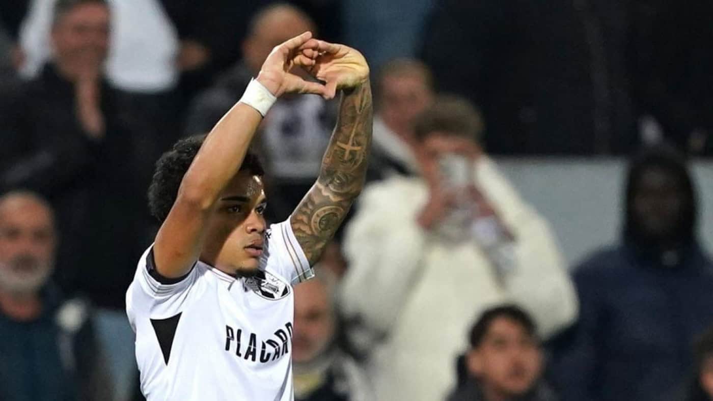 Kaio César é jogador do Vitória SC a título definitivo