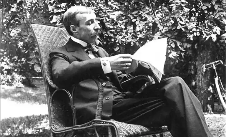 Restos mortais de Eça de Queirós são trasladados para o Panteão Nacional