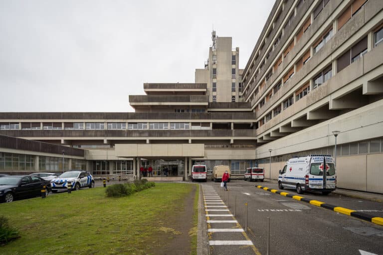 Infiltrações de água afetam atividade programada do Hospital de Santa Luzia