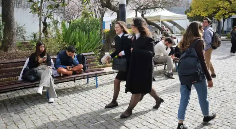 Vagas para alunos carenciados mantêm-se