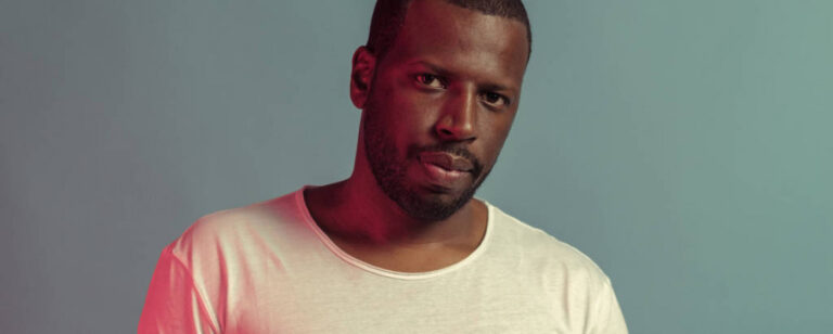 Centro Cultural Vila Flor abre programação musical com Dino D'Santiago