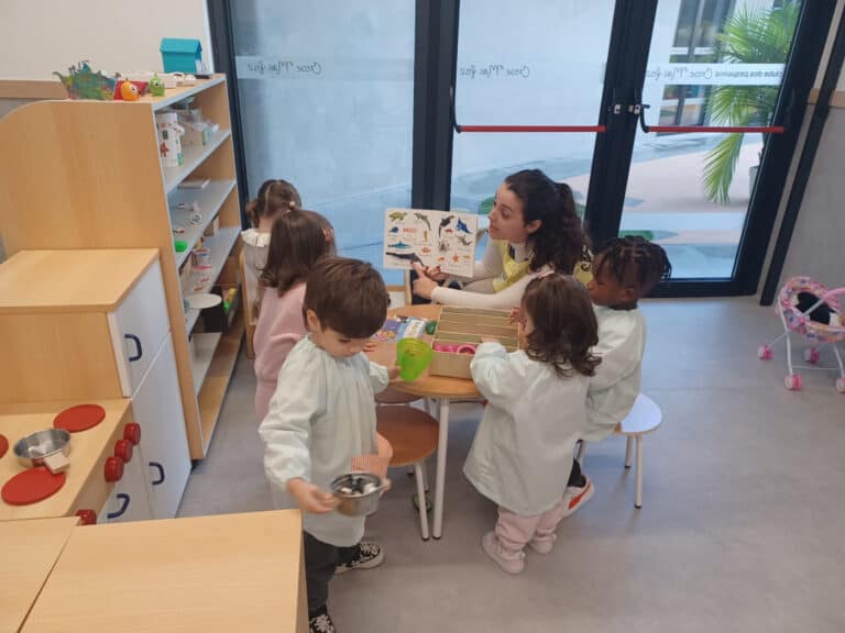 Creche até às 00h30 é uma segurança. Serviço de babysitting arranca em breve