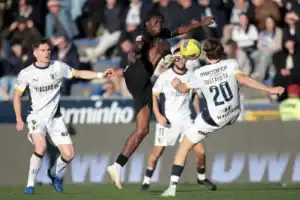 Famalicão empata com Estrela da Amadora