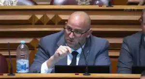 Mais malas apreendidas no gabinete de deputado do Chega no Parlamento