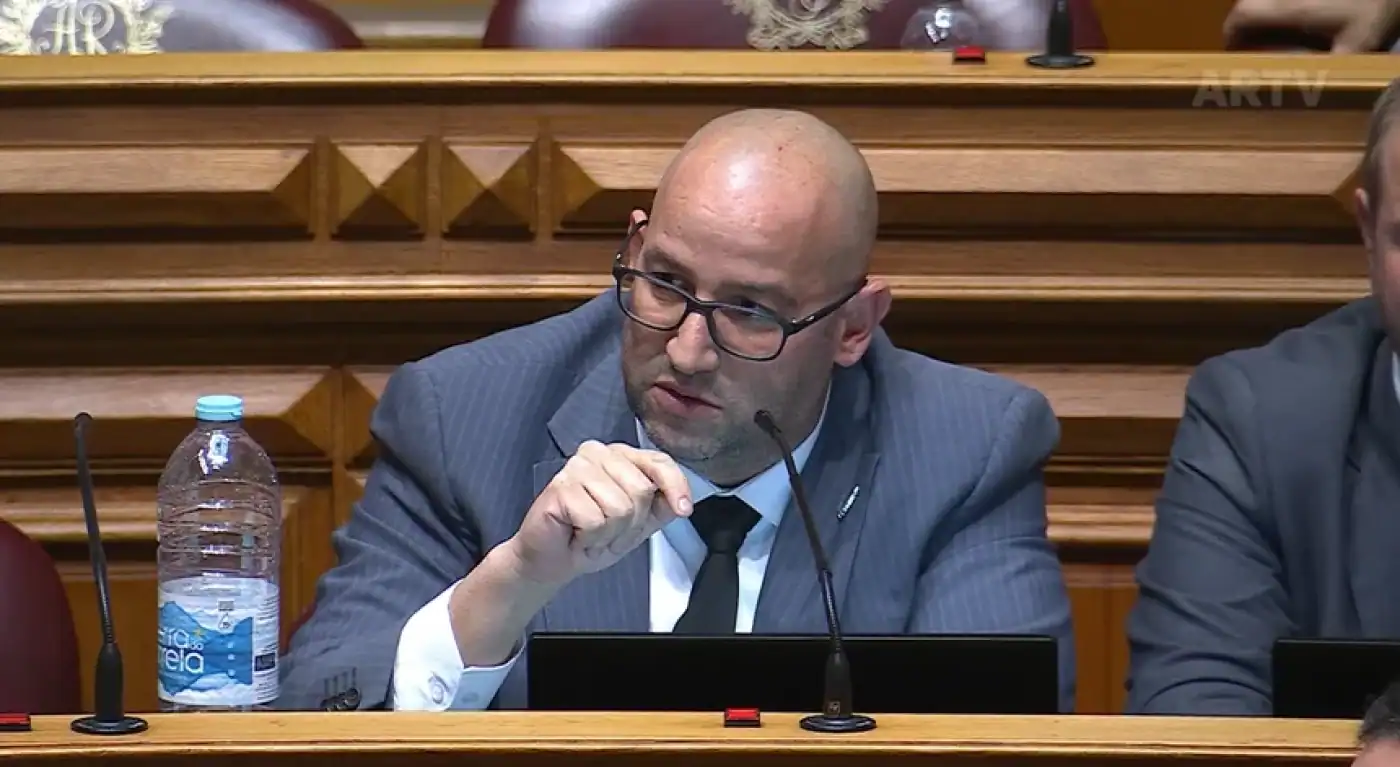 Mais malas apreendidas no gabinete de deputado do Chega no Parlamento