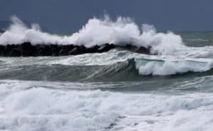 IPMA eleva para 10 os distritos sob aviso vermelho devido à agitação marítima&nbsp;