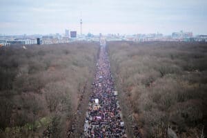 Entre 160 mil a 200 mil pessoas nas ruas de Berlim contra aproximação à extrema-direita&nbsp;