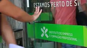 Taxa de desemprego baixa para 6,4% em 2024&nbsp;