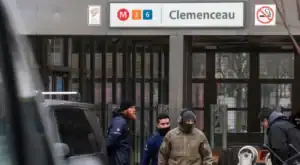 Ataque a tiro no metro de Bruxelas: polícia belga procura atiradores