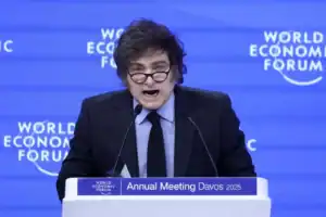 Milei acusa OMS de cometer crimes "aberrantes" contra a humanidade&nbsp;