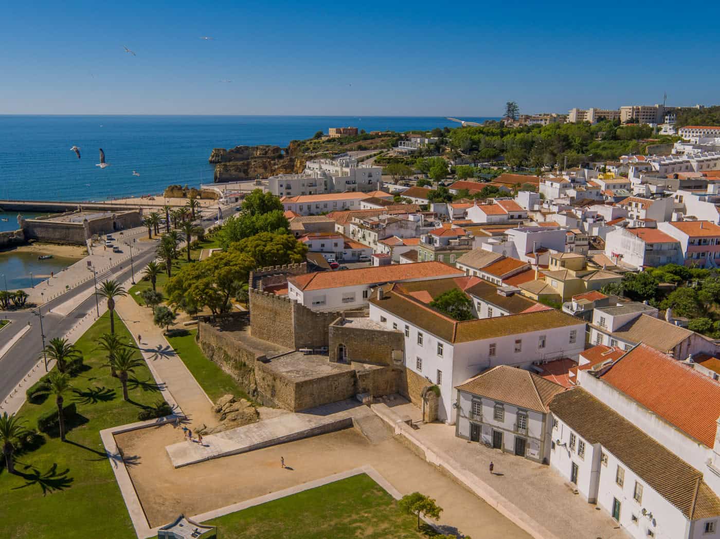 Comemorações do 10 de Junho em Lagos e Macau presididas por Lídia Jorge