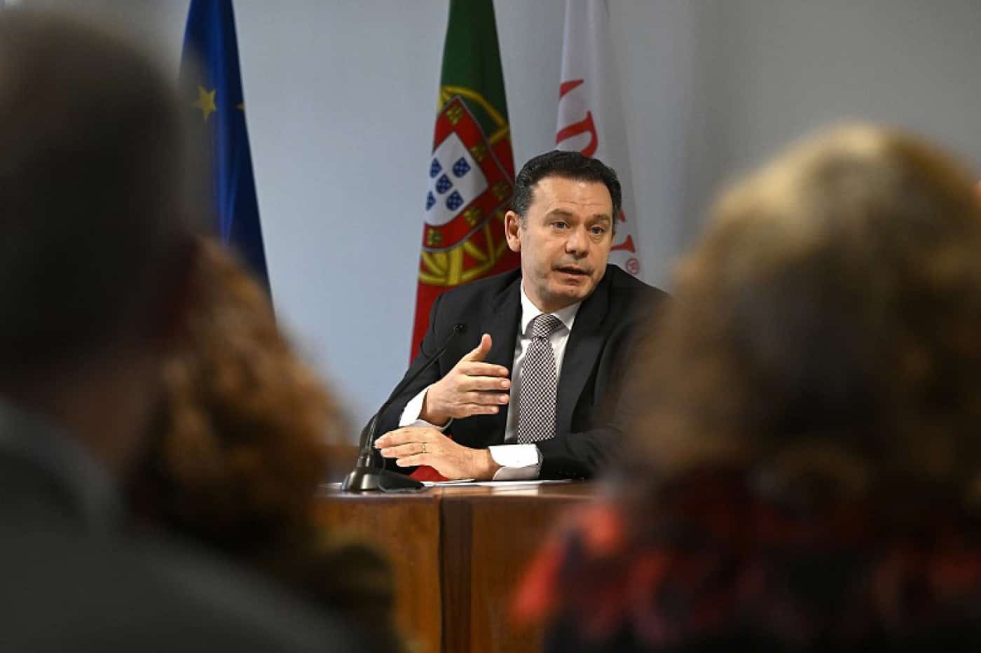 Montenegro defende que país tem de "ganhar a luta" contra a violência doméstica