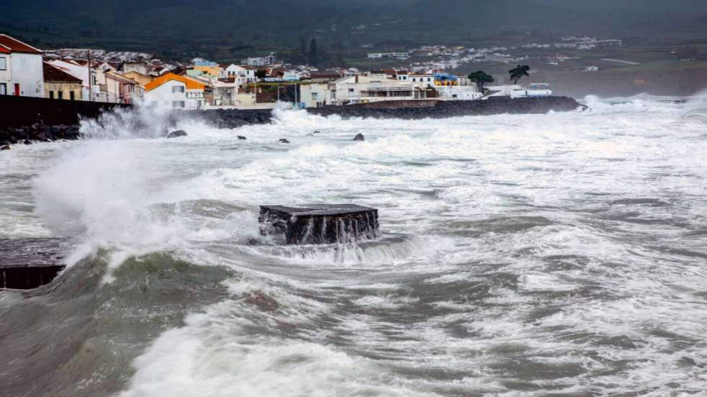 Sete barras marítimas fechadas a toda a navegação