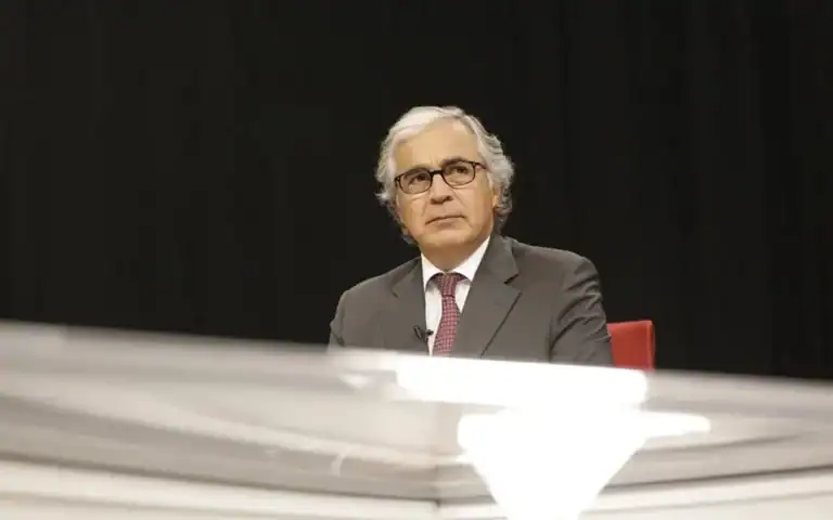 Presidente da AR remete para partidos alteração do regimento sobre os insultos