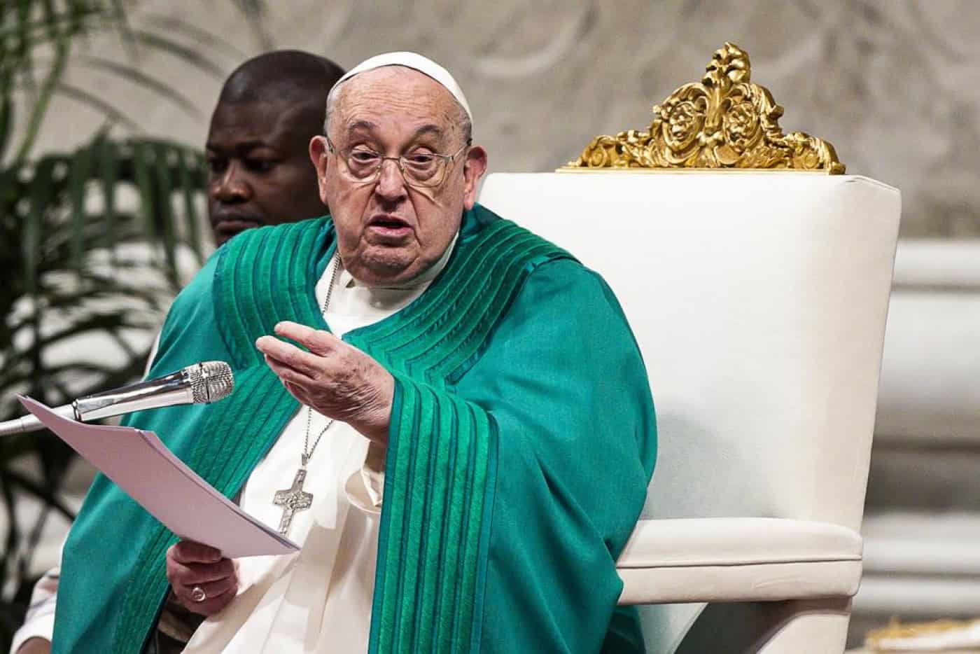 Papa Francisco está com pneumonia bilateral