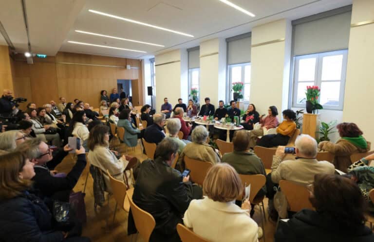 Tradutores afirmam que inteligência artificial ameaça extinguir a profissão