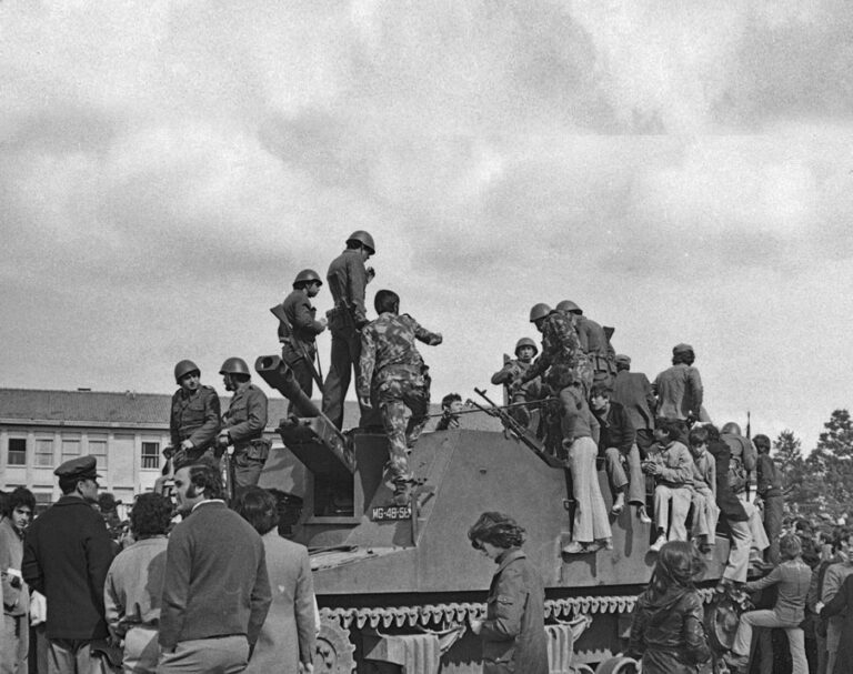 Famalicão recorda 'Verão Quente de 1975' com exposição e conferência