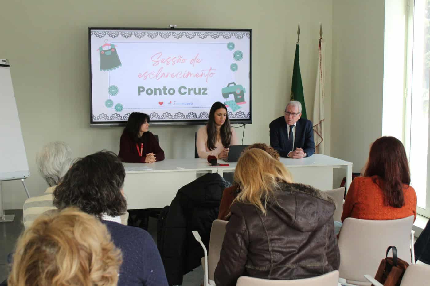 ‘Ponto Cruz’ quer dar nova vida a roupas e promover a inclusão de idosos e desempregados