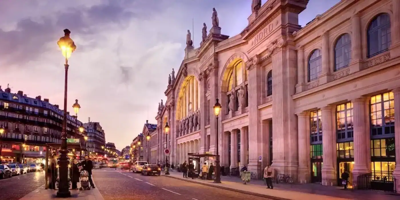 Descoberta de bomba da Segunda Guerra Mundial faz parar comboios em estação de Paris