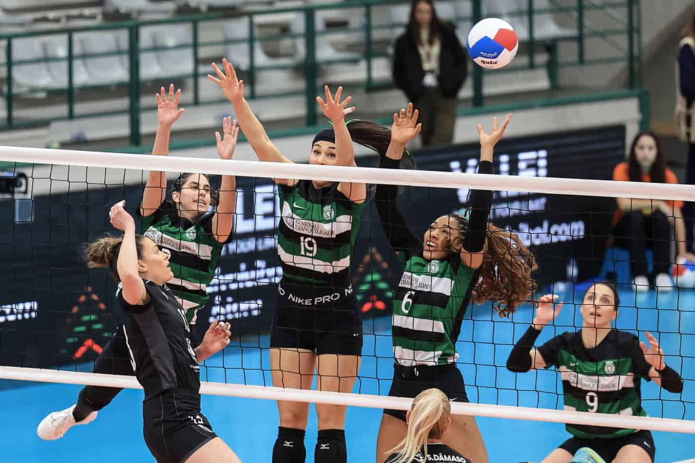 Vitória SC é ultrapassado e Sporting conquista Taça de Portugal feminina de voleibol