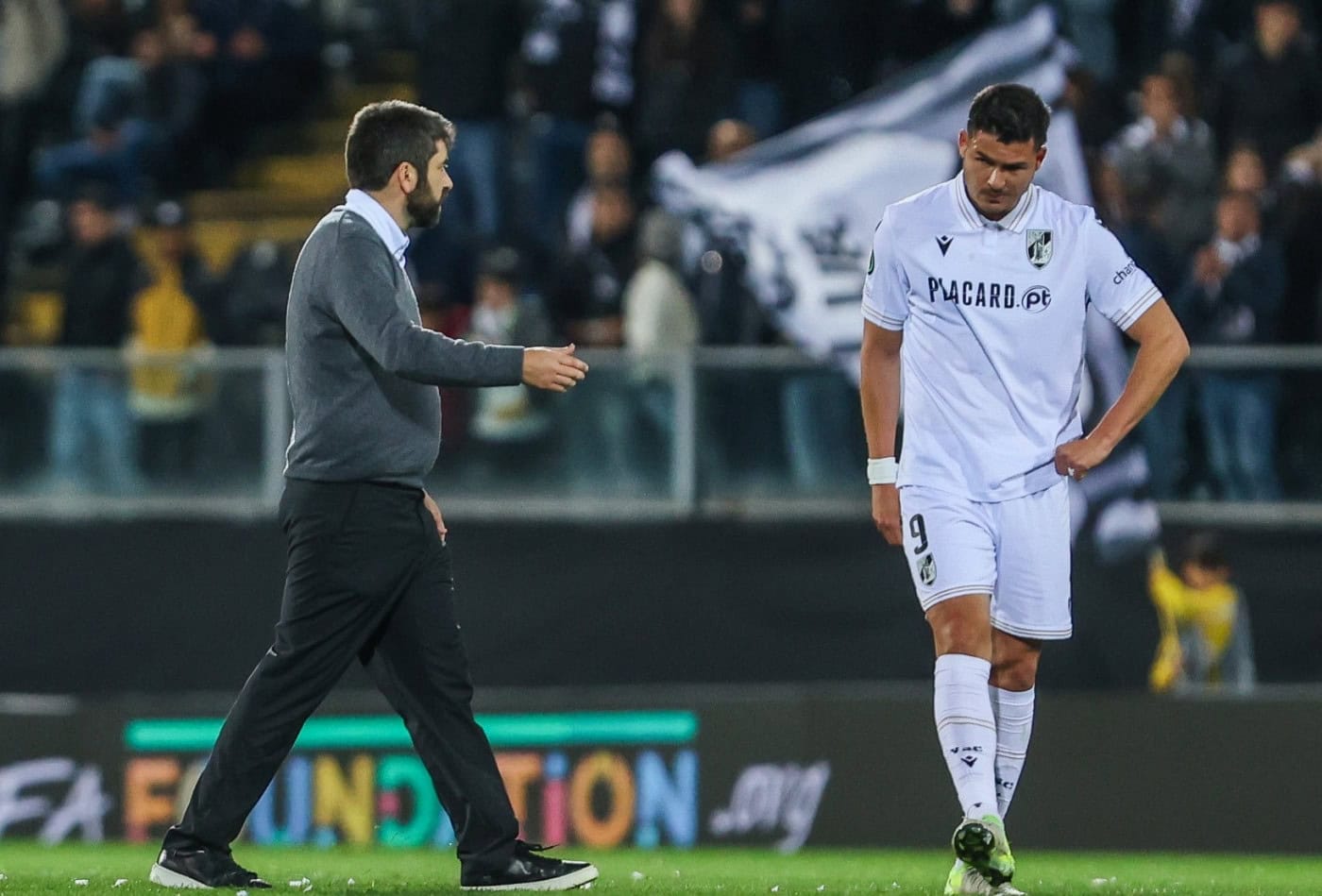 Vitória SC cai na Liga Conferência goleado pelo Bétis na cidade berço