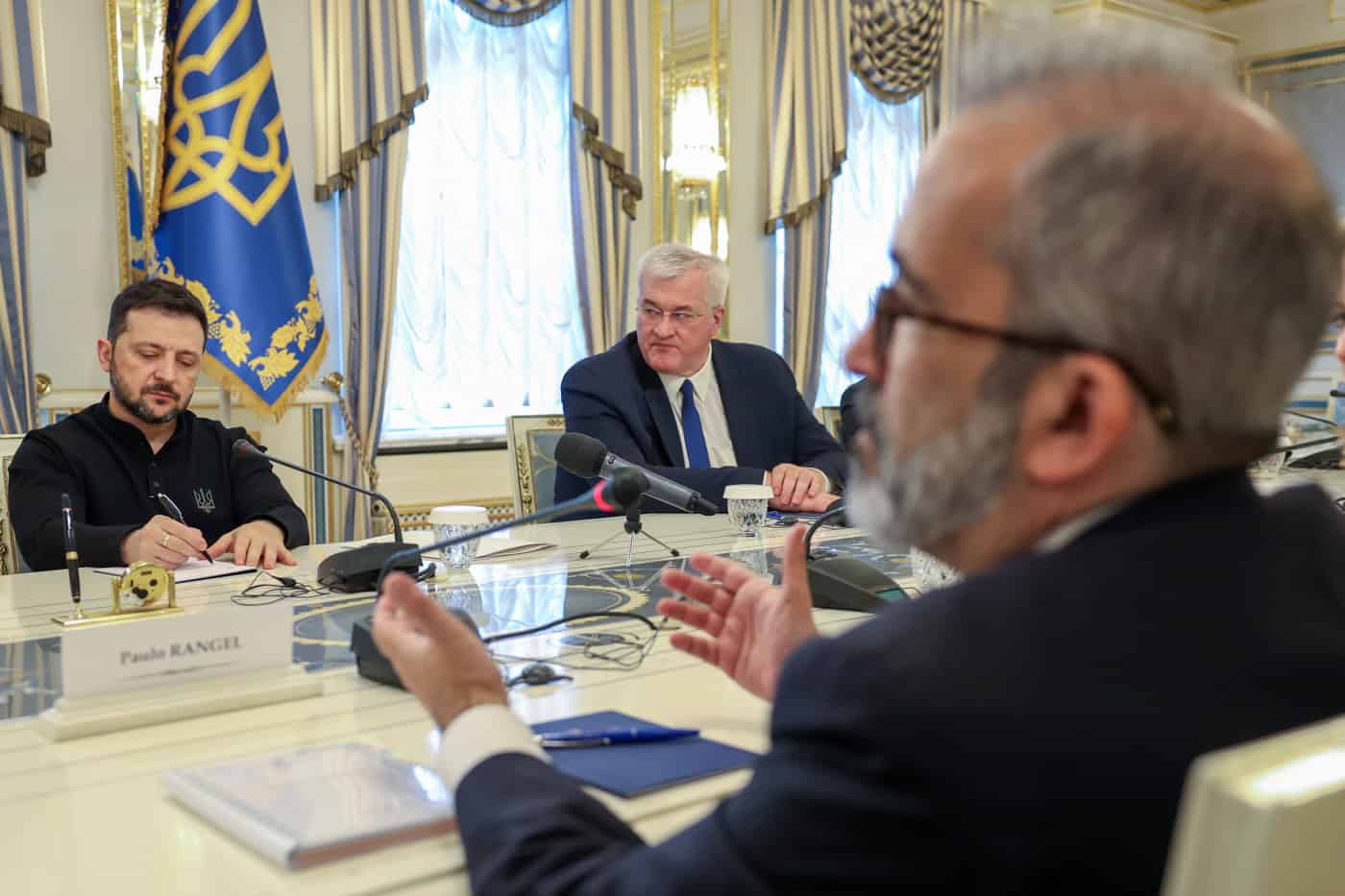 Paulo Rangel encontrou-se com Volodymyr Zelensky em Kiev