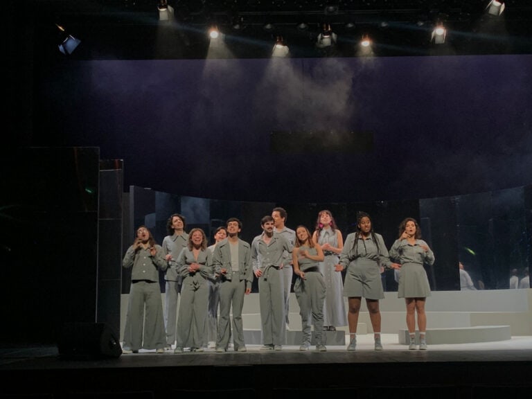 O espetáculo onde a cantiga e a citação são uma arma está esta noite no CCVF