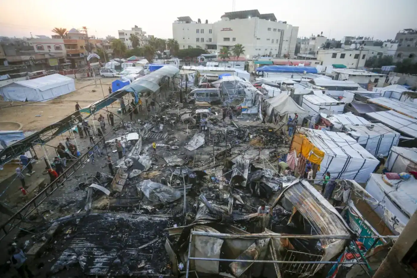 Israel volta a atacar Gaza e faz mais de 300 mortes