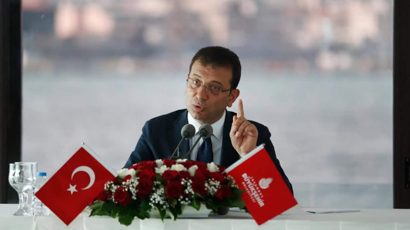 Autarca de Istambul detido por corrupção e ligação ao terrorismo