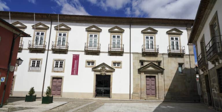 Guimarães. 'Arquivo de Espectadores' apresentado no Arquivo Municipal Alfredo Pimenta