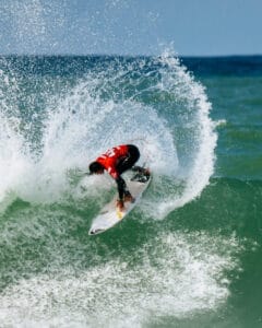 Prova da elite mundial retomada para coroar hoje campeões de Supertubos&nbsp;