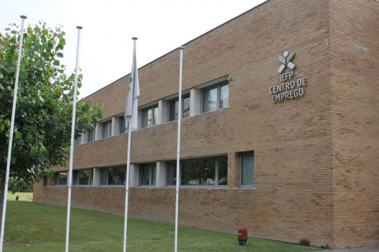 Após maior valor desde maio de 2021, desemprego no quadrilátero volta a descer