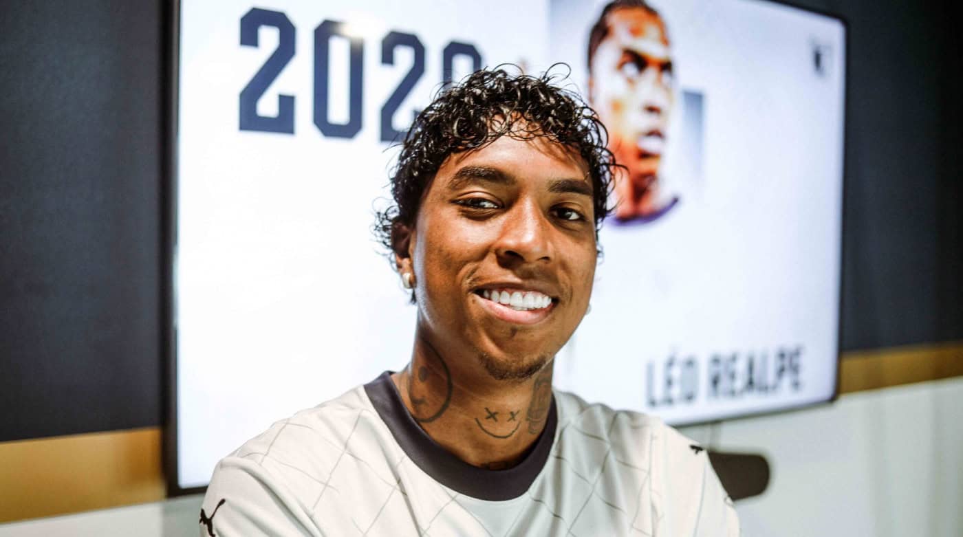 Léo Realpe assina com o FC Famalicão até 2029