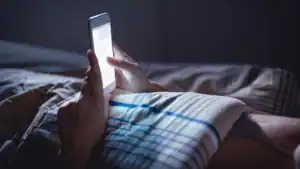 Adolescentes, violentos e misóginos: o perigo, afinal, está no bolso&nbsp;