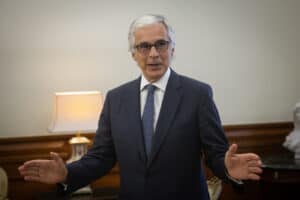 Aguiar-Branco na Ucrânia evoca vítimas de Busha e reúne-se com Zelensky&nbsp;