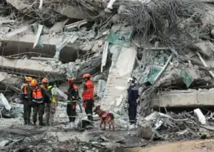 Busca por sobreviventes continua 72 horas após colapso de edifício na Tailândia&nbsp;