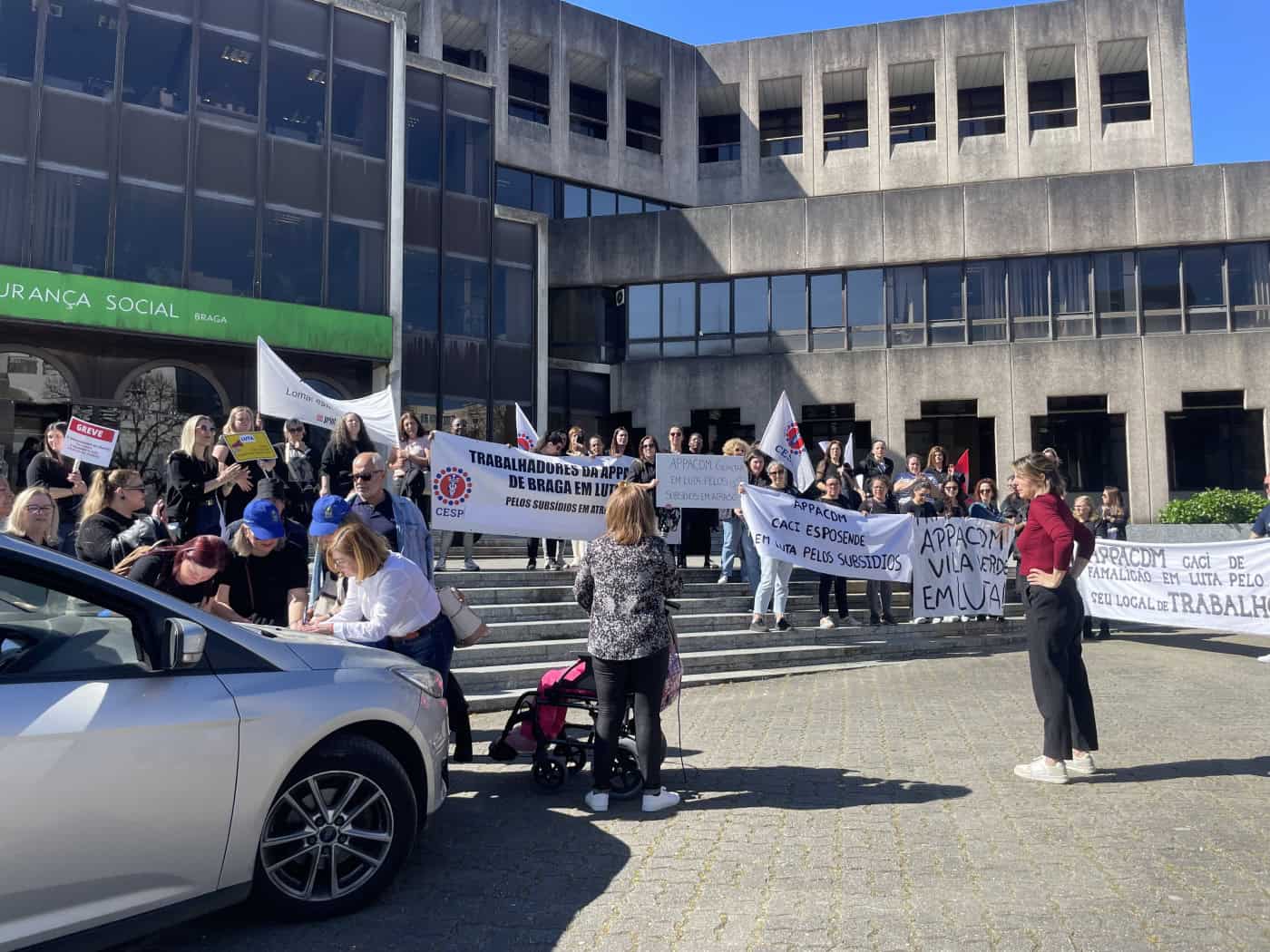 Trabalhadores da APPACDM voltam à rua. Direção sem data para pagar subsídios